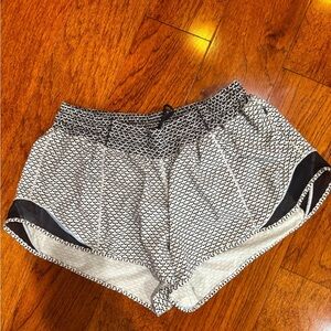 Lululemon Hotty Hot Low Rise Short 2.5” 12 Reg